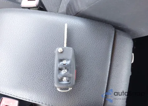 2010 Volkswagen Jetta S из США, поврежденный, VIN 3VWJX7AJ2AM077528